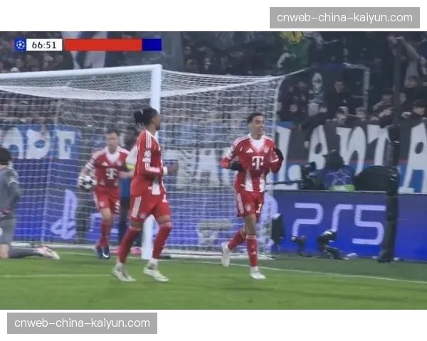 特写：对阵科隆，拜仁小将穆西亚拉完成连续五次过人后助攻